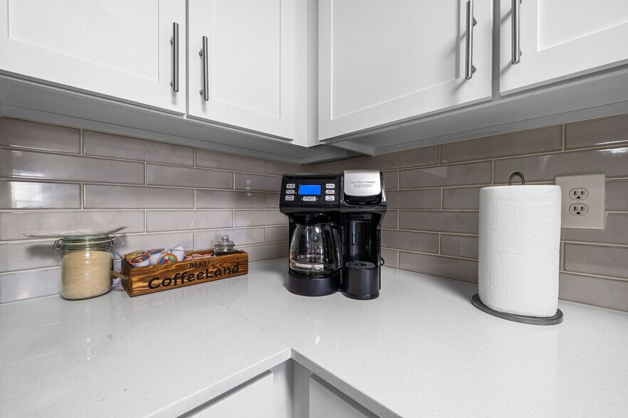 Building Photo - 9874 Montague St