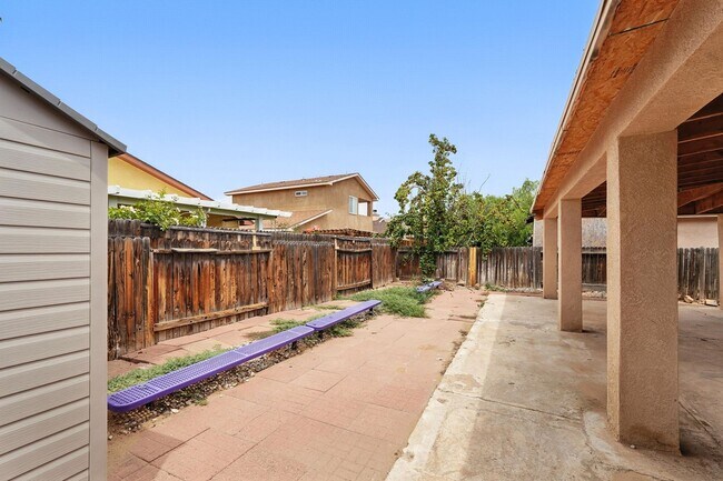 Building Photo - For Rent | 3 Bed / 2 Bath | 2 Car Garage |...