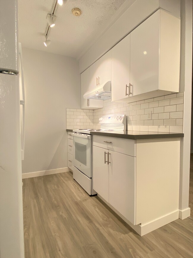Building Photo - Lochmoore Shores Apartments