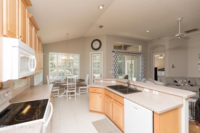 Building Photo - 212 Island Green Dr