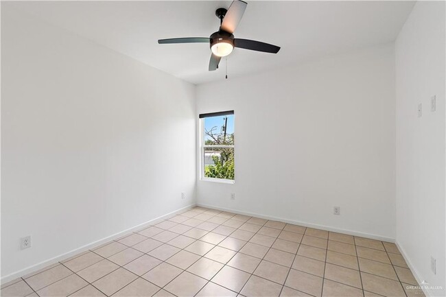 Building Photo - 418 N 3rd St