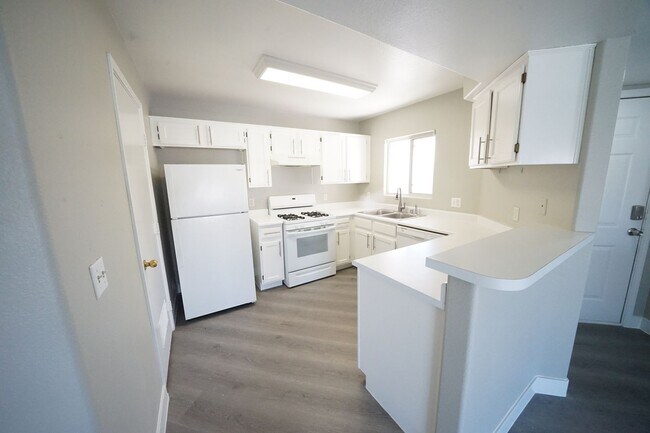 Building Photo - 4555 E Sahara Ave