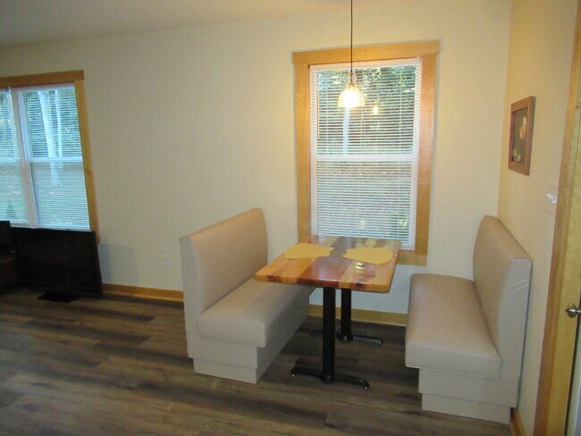Building Photo - Fully Furnished Short-Term Rental in Dalla...