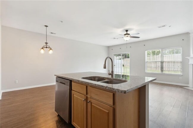 Building Photo - 372 Azalea Cir