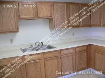 Building Photo - Very spacious 2BR located on the Main Stre...
