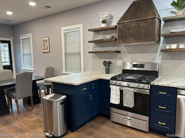 Building Photo - 2710 Wreford St