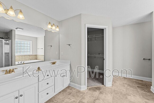 Building Photo - 808 Tyler Woods Dr