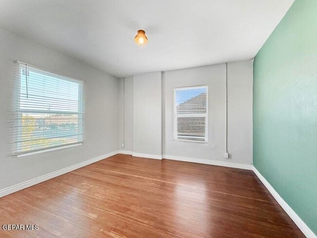 Building Photo - 1305 E Rio Grande Ave