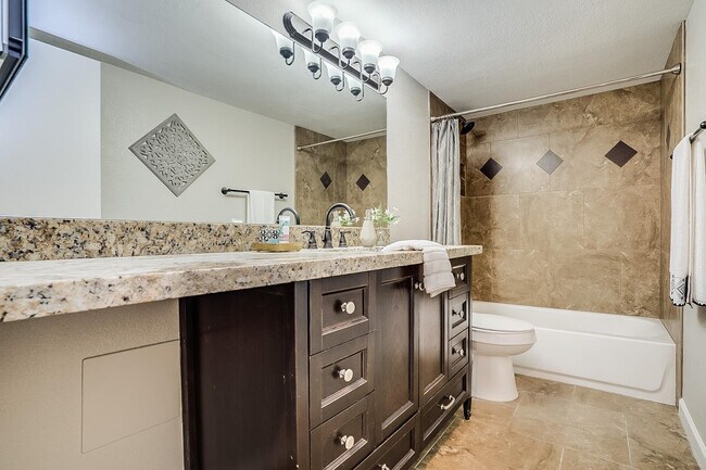 Building Photo - 351 E Thomas Rd