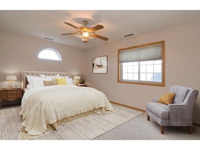 Building Photo - 1815 Terraceview Ln N