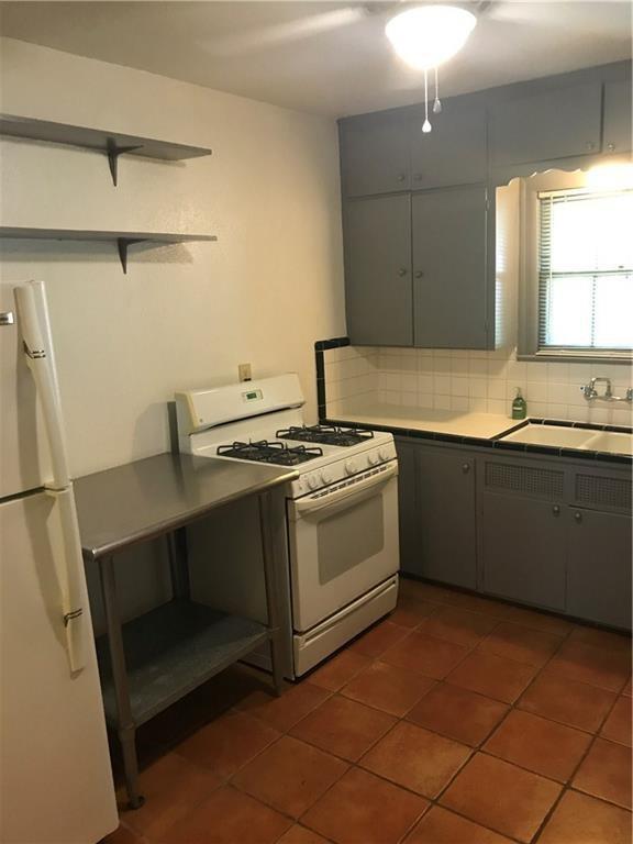 Building Photo - 1501 W 40th St