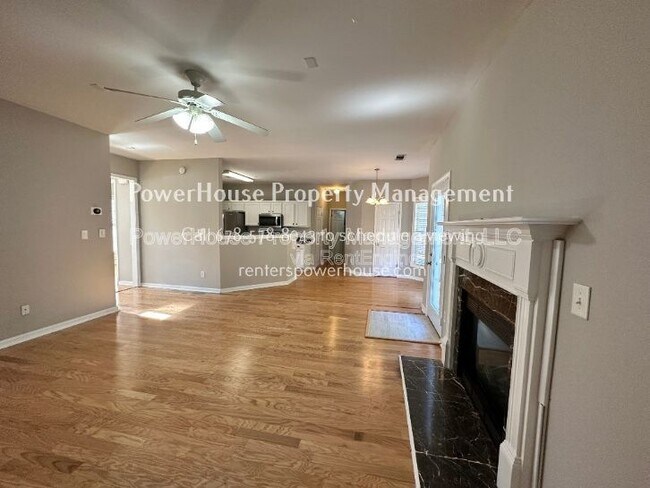 Building Photo - 2403 Walnut Tree Ln