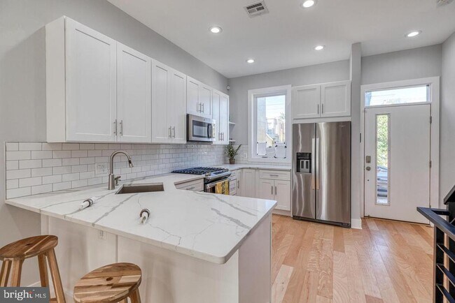 Building Photo - 2636 Latona St