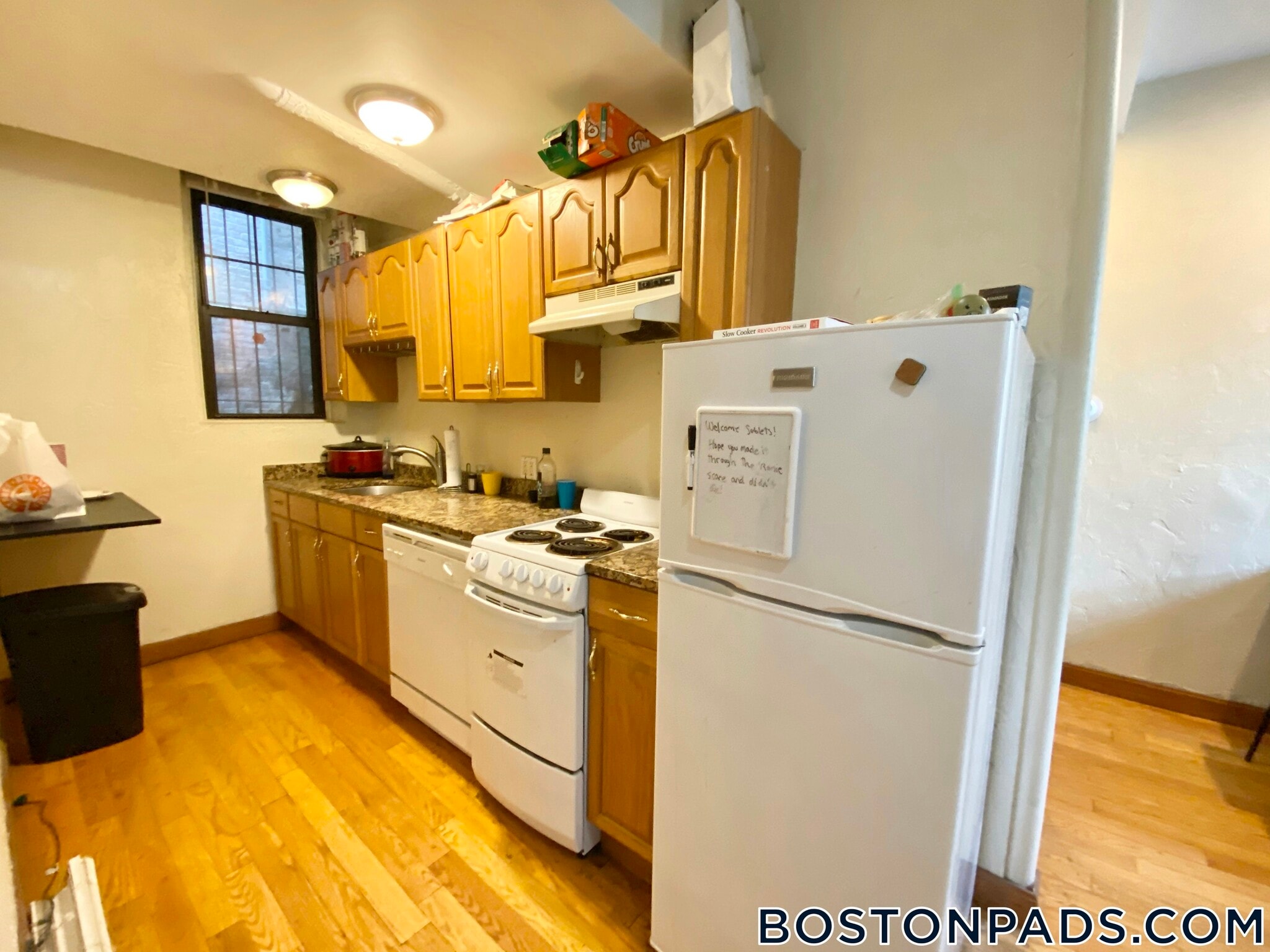 Building Photo - 204 Hemenway St