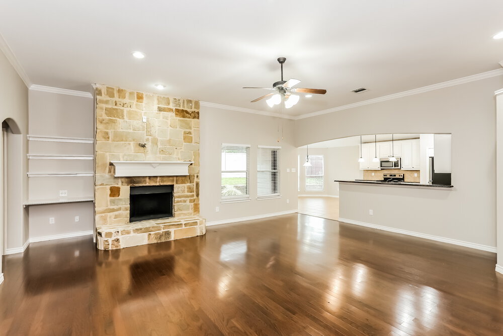 Building Photo - 207 Carriage Dr