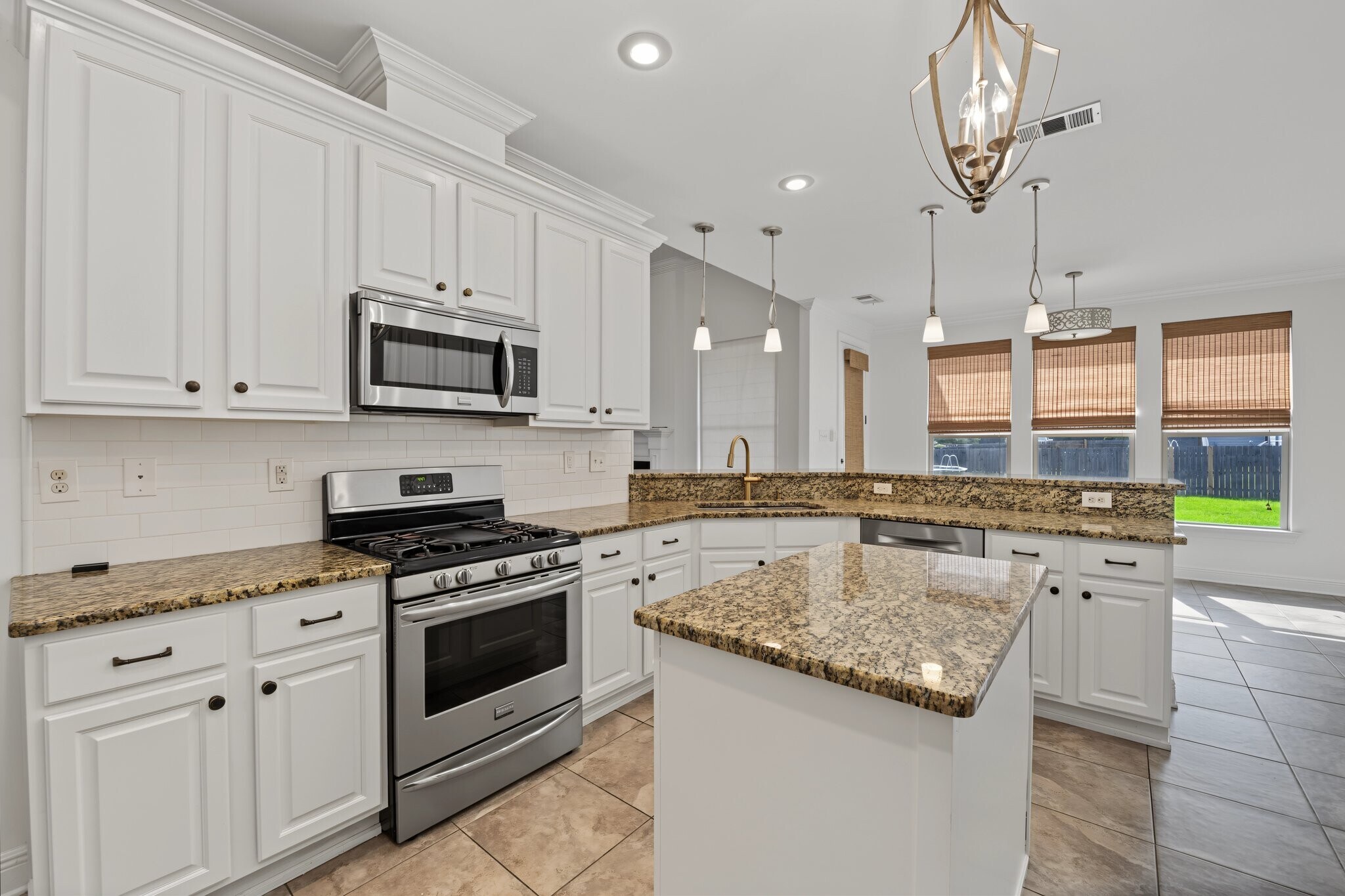 Building Photo - 404 Golden Leaf Ct