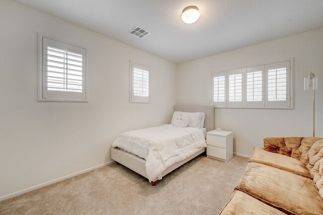 Building Photo - Beautiful Two Story Home Ready for Immediate Move-In