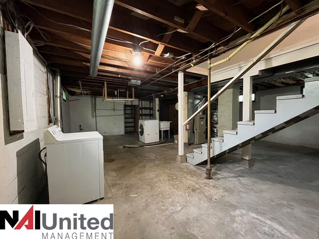Building Photo - Three bedroom, one bathroom home for rent