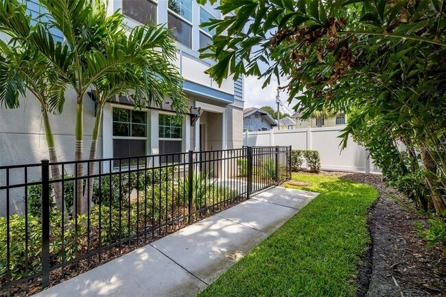 Building Photo - 3120 W Azeele St