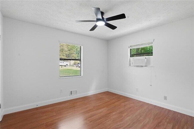 Building Photo - 4100 Dustin Dr NW