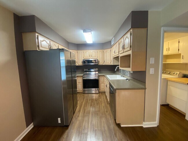 Building Photo - Greystone and Skyland