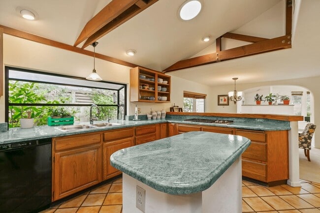 Building Photo - 6115 Manzanillo Dr