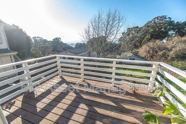 Building Photo - 1723 Bayo Vista Ave