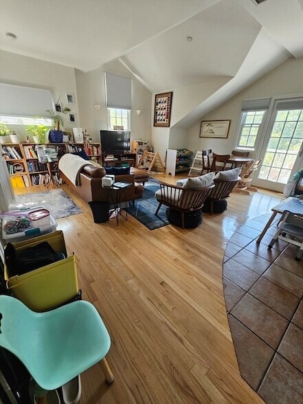 Building Photo - 19 Hilliard St