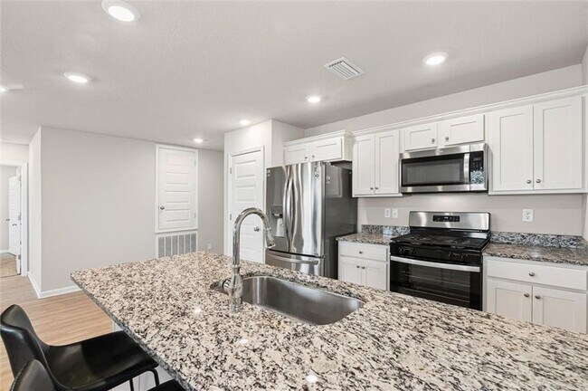 Building Photo - 2599 Cedarwood St