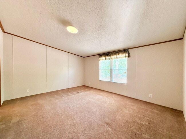 Building Photo - The Home You’ve Been Searching For!