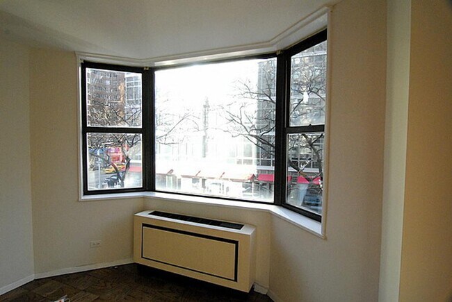Building Photo - 400 E 71st St