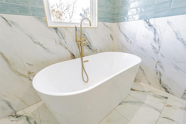 Building Photo - 6370 Conniewood Square