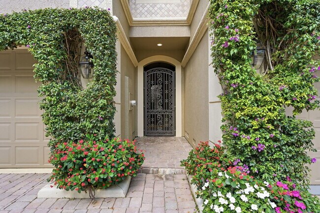 Building Photo - 921 Osceola Dr