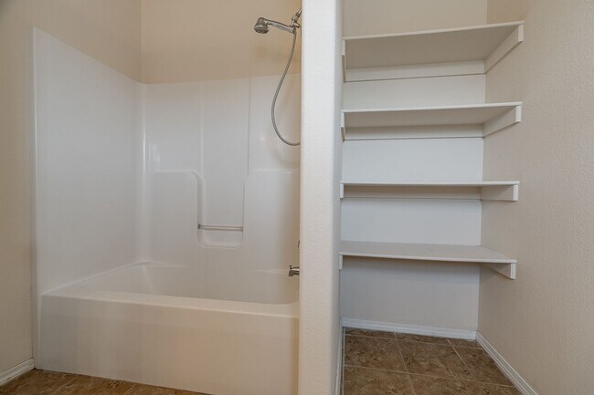 Building Photo - 3 Bedroom 2 Bath West Fay Home w/HUGE Backyard!