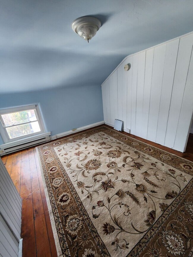 Building Photo - West Chester Historic Townhome - 4 bedrooms, 1 bath