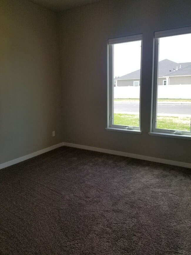 Building Photo - West Valley 3 bedroom 3 Car Garage Custom ...
