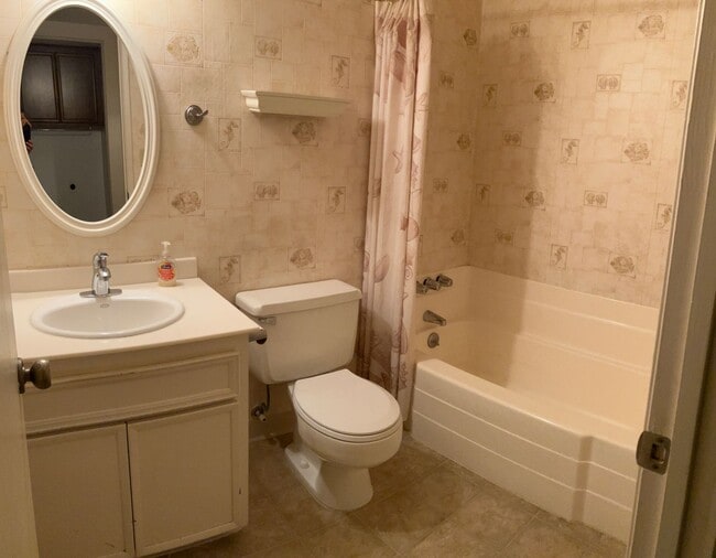 Building Photo - 3555 Fountain Way