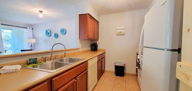 Building Photo - Off-Season Rental 2 Bedroom, 2 Bathroom Co...