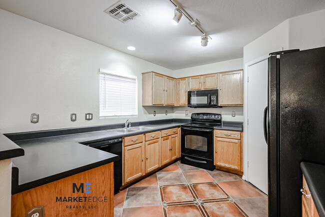 Building Photo - Home at El Mirage Rd/Cactus Rd! JOIN THE W...