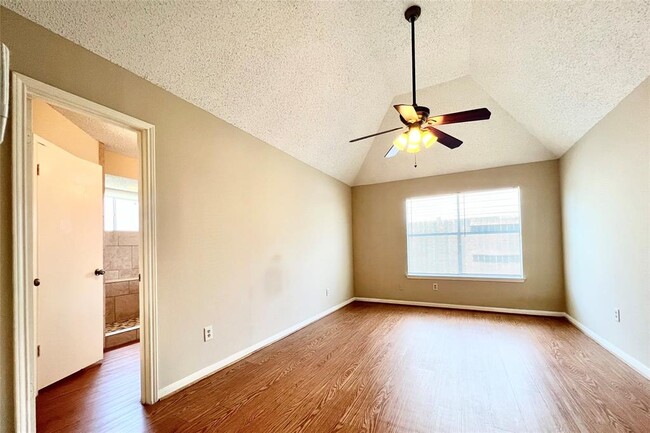 Building Photo - 3511 Palm Grove Dr