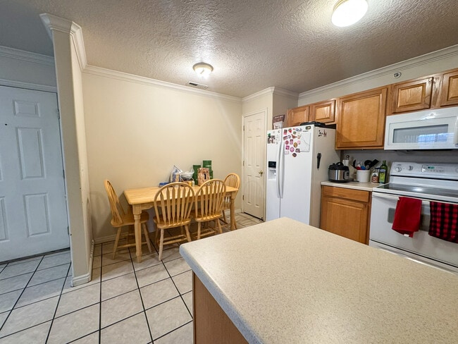 Building Photo - 1080 E 450 N