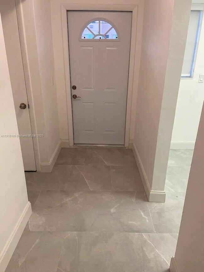 Building Photo - 1333 E Hallandale Beach Blvd