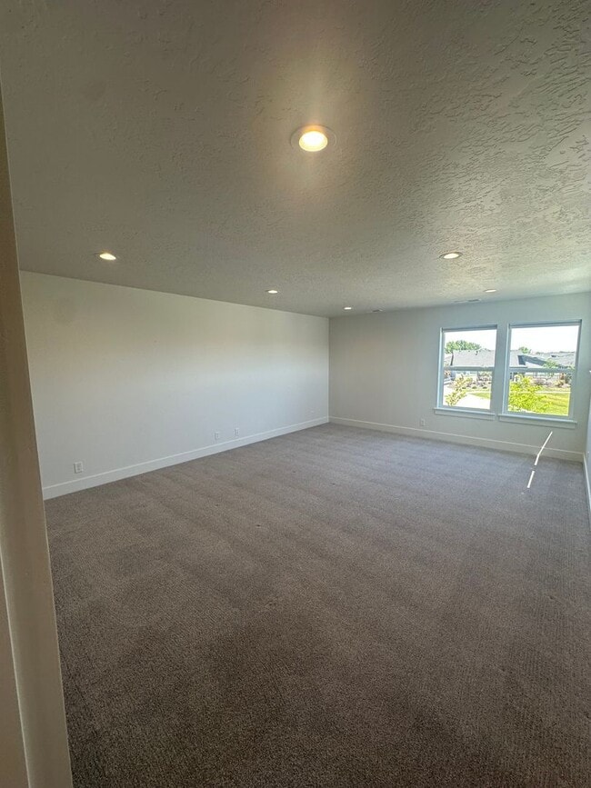 Building Photo - 6 months lease//Riverstone: Gated Community, Pond Access in BackYard, Patio Home, with all of the...