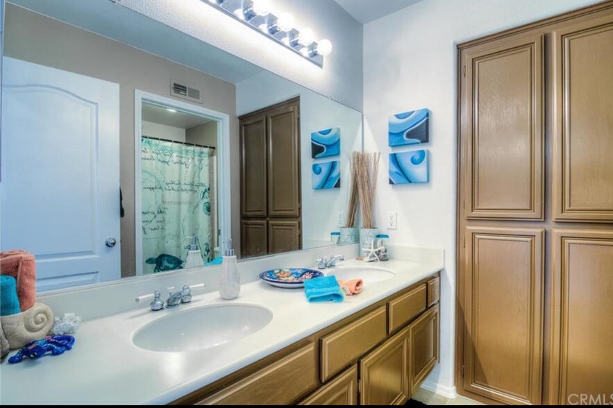 Building Photo - 933 S Lone Pine Ln