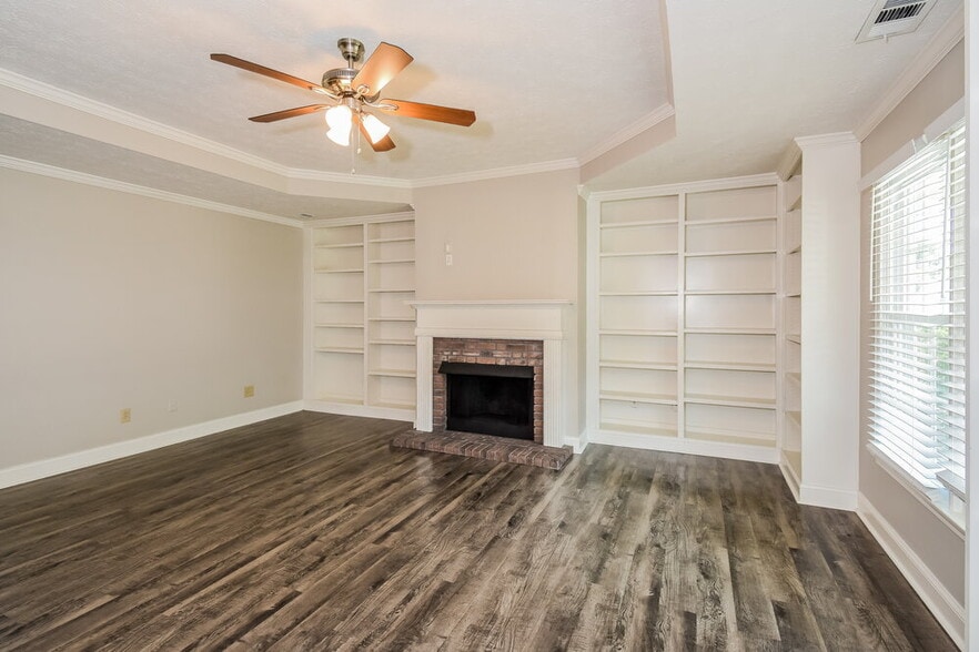 Building Photo - 1290 Shamrock Hill Cir