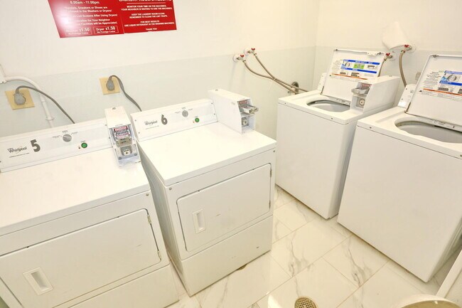 Building Photo - 1009 N Ocean Blvd