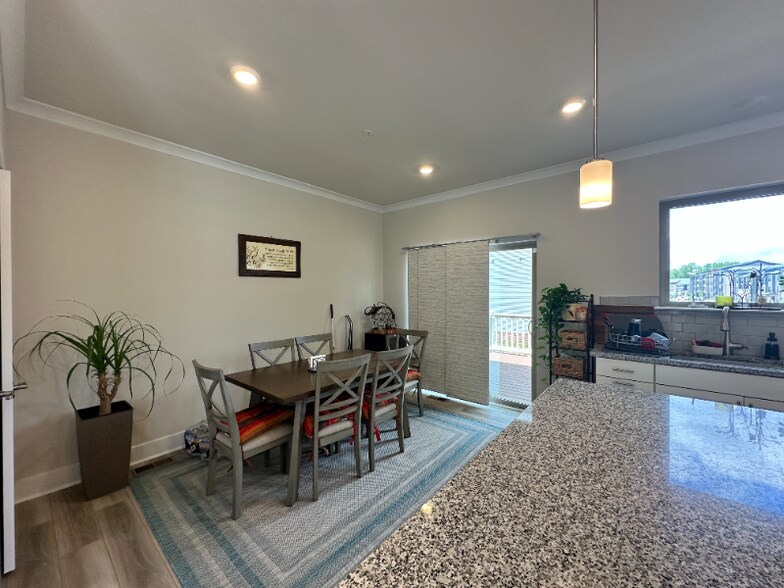 Building Photo - 3615 Artesian Ln