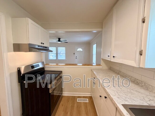 Building Photo - 725 Brooks Ave