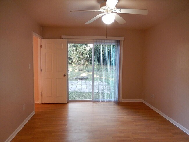 Building Photo - 4321 Snoopy Ln