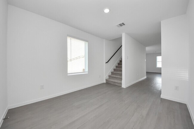 Building Photo - 10410 Birds Nest Dr